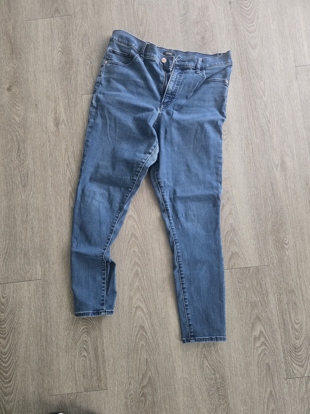 Express Women's Mid-Rise Skinny Jeans in Washed Blue